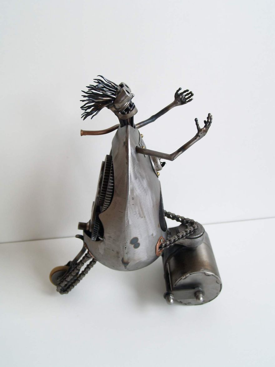 I Recycle Old Motorbike Parts Into Steampunk Animal Sculptures