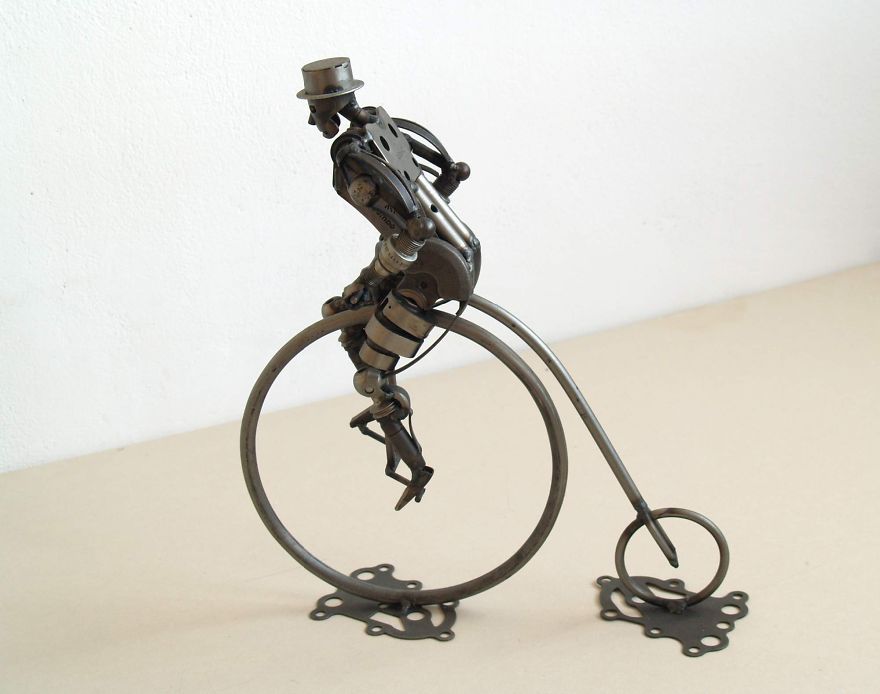 I Recycle Old Motorbike Parts Into Steampunk Animal Sculptures I Recycle Old Motorbike Parts Into Steampunk Animal Sculptures