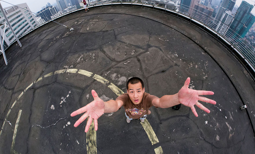 camera-tossing-1 camera-tossing-1