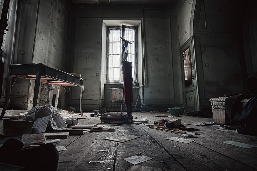 My Photography Series About Dark Decayed Rooms