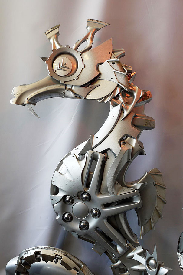 hubcaps-recycling-art-upcycling-ptolemy-elrington-2 hubcaps-recycling-art-upcycling-ptolemy-elrington-2