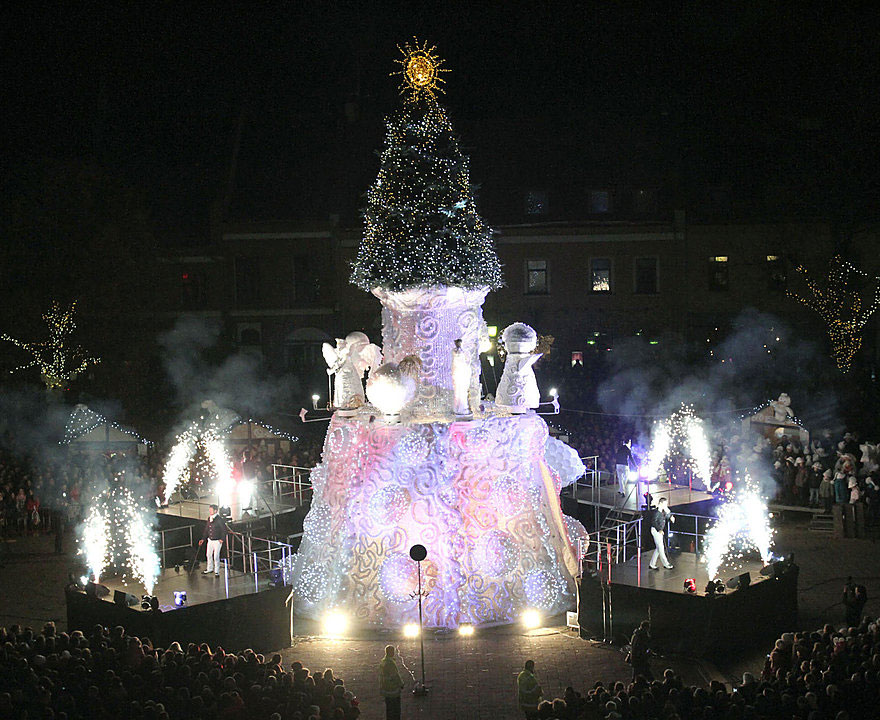 kaunas-christmas-tree-cloud-3