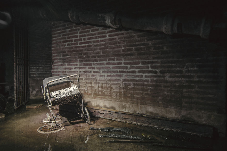 My Photography Series About Dark Decayed Rooms