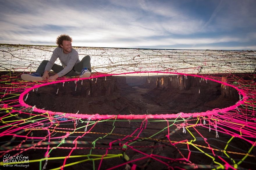 Daredevils Put A Handmade Net 400 ft Up And 200 ft From The Cliffs Daredevils Put A Handmade Net 400 ft Up And 200 ft From The Cliffs
