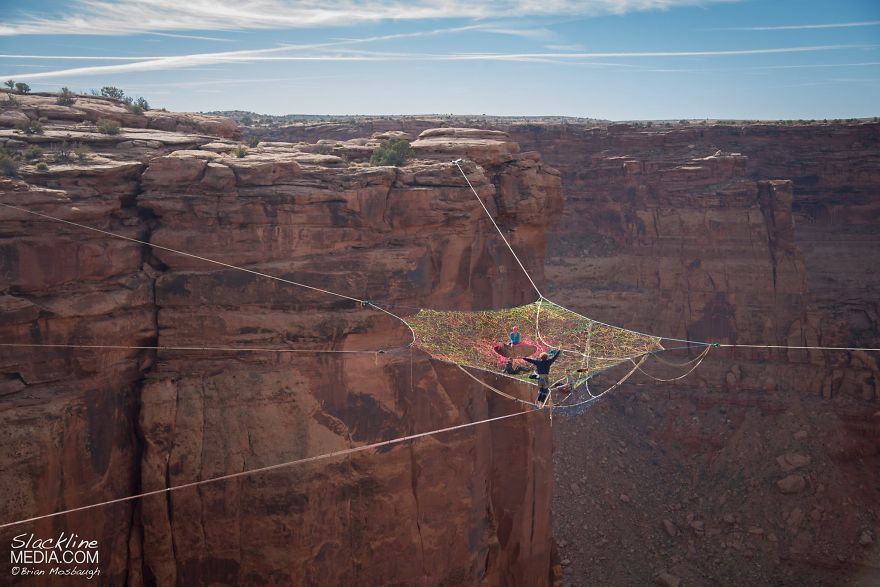 Daredevils Put A Handmade Net 400 ft Up And 200 ft From The Cliffs Daredevils Put A Handmade Net 400 ft Up And 200 ft From The Cliffs