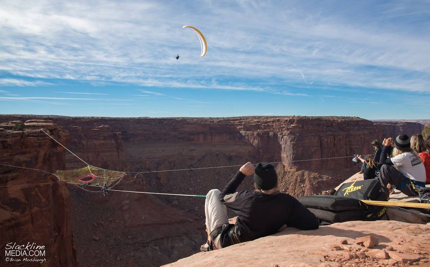 Daredevils Put A Handmade Net 400 ft Up And 200 ft From The Cliffs Daredevils Put A Handmade Net 400 ft Up And 200 ft From The Cliffs