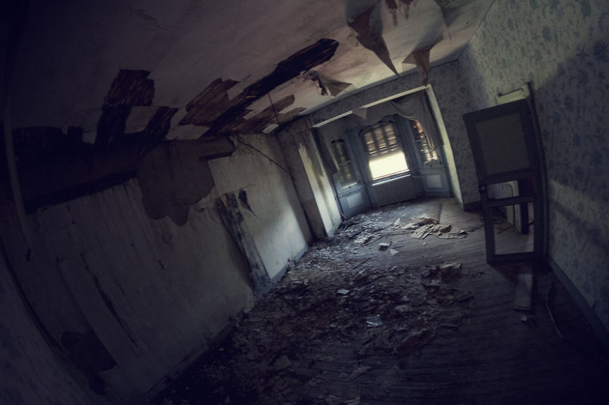 My Photography Series About Dark Decayed Rooms