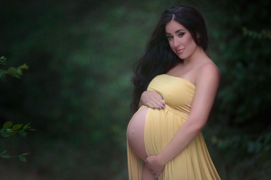 Photographer Takes Her Pregnant Models Outdoors In Any Kind Of Weather