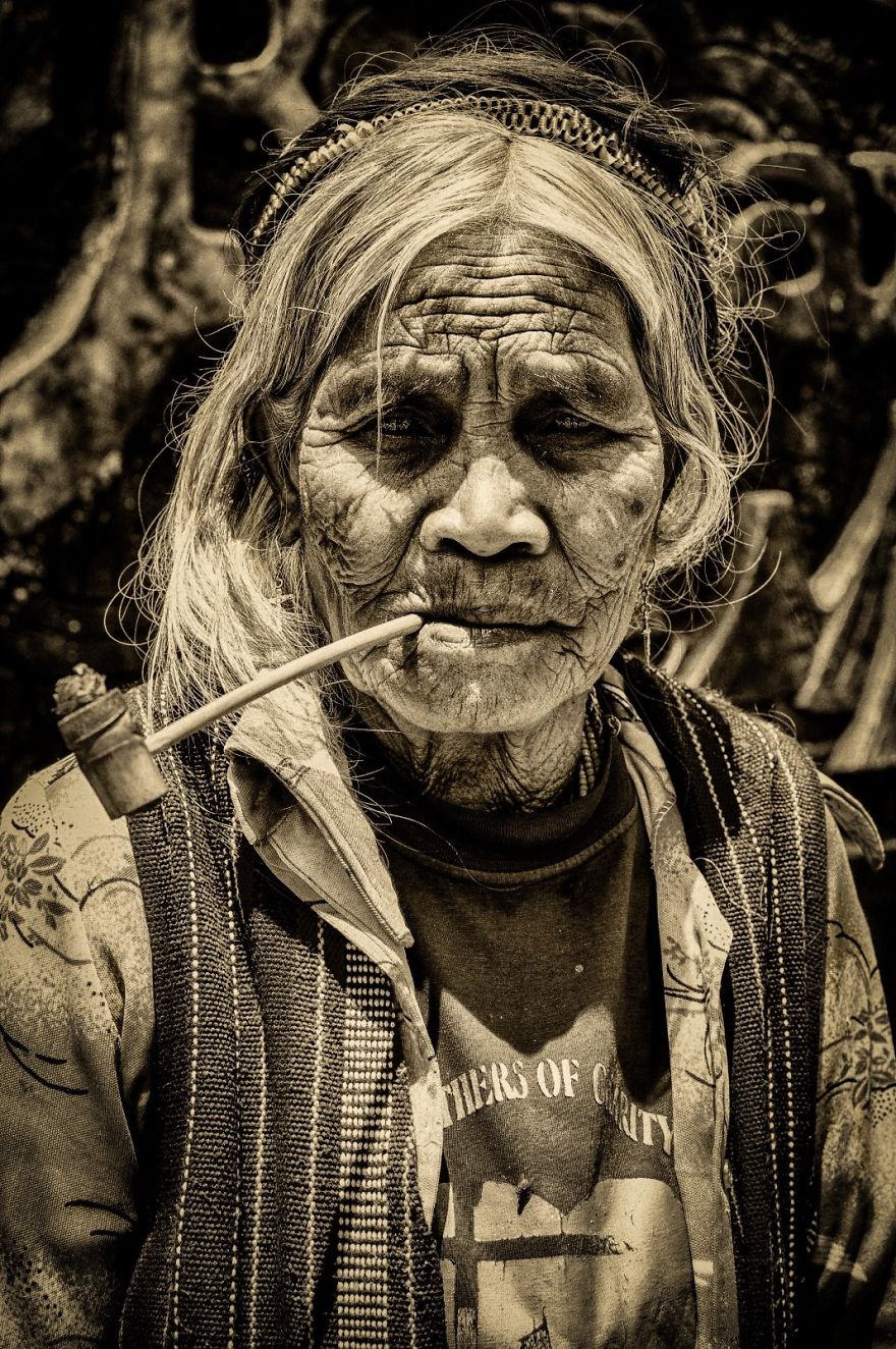 Female 'igorot' Elder Begging From Tourists - (baguio City, Philippines