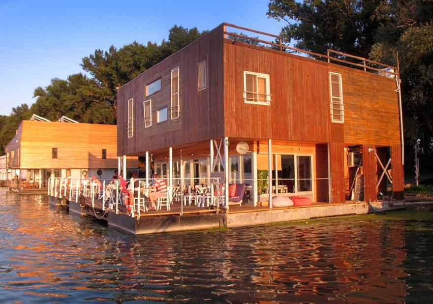 Arkabarka, Floating Hostel, Belgrade