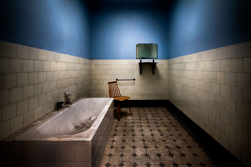 I Walk Around Decayed Places And Hunt For Amazing Pictures I Walk Around Decayed Places And Hunt For Amazing Pictures