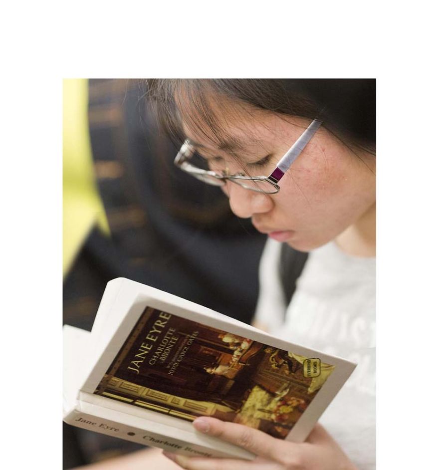 Shocking Discovery Is Made After Every Book Reader On The Subway Is Photographed