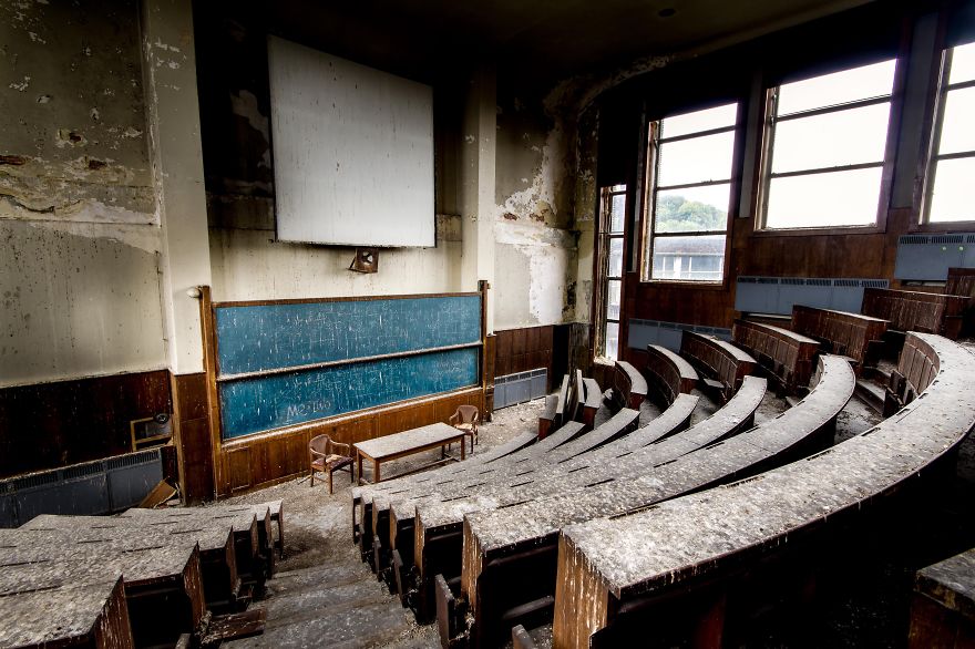 I Walk Around Decayed Places And Hunt For Amazing Pictures I Walk Around Decayed Places And Hunt For Amazing Pictures