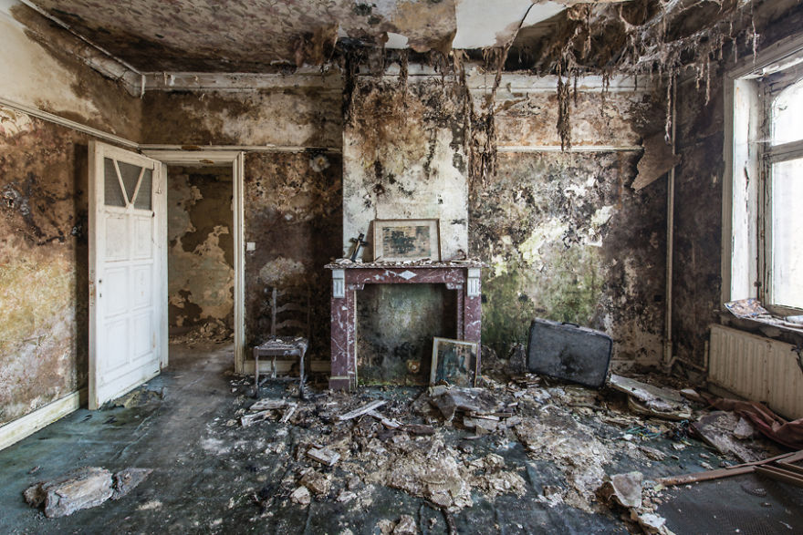 I Photograph Abandoned Buildings During My Travels Across Europe