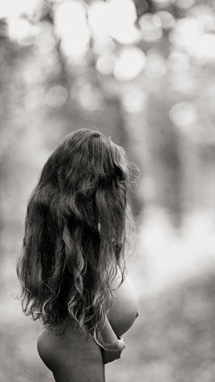 Photographer Takes Her Pregnant Models Outdoors In Any Kind Of Weather