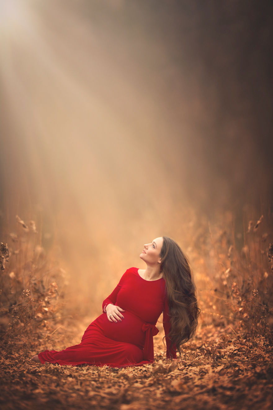 Photographer Takes Her Pregnant Models Outdoors In Any Kind Of Weather