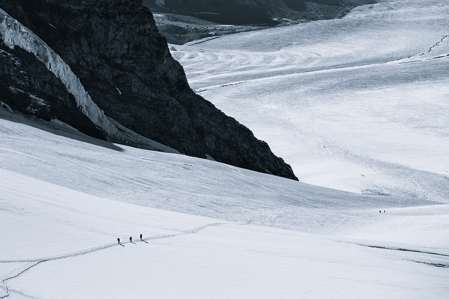 The Scale Of Nature: I Photographed People In The Alps To Show How Small We Are