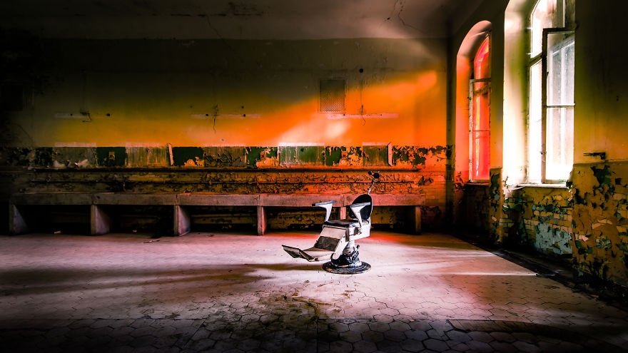 I Walk Around Decayed Places And Hunt For Amazing Pictures I Walk Around Decayed Places And Hunt For Amazing Pictures