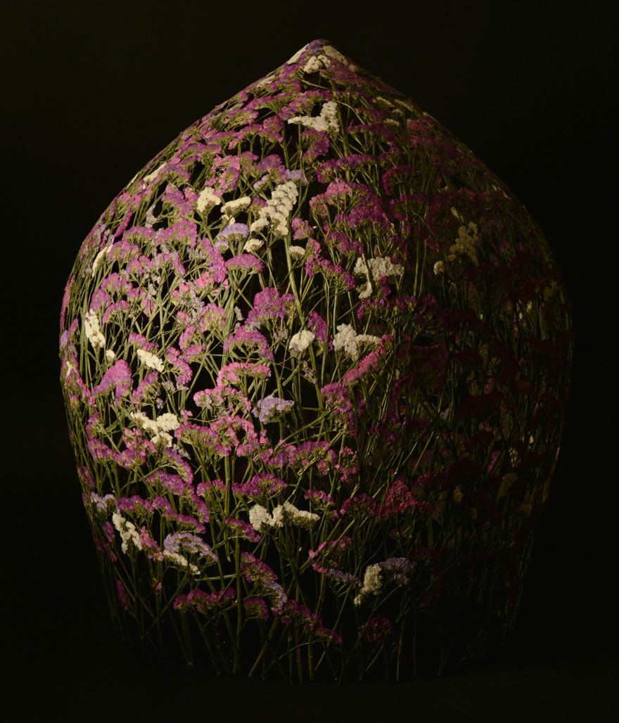 Spanish-Artist-Creates-Delicate-Pressed-Flower-Sculptures-17