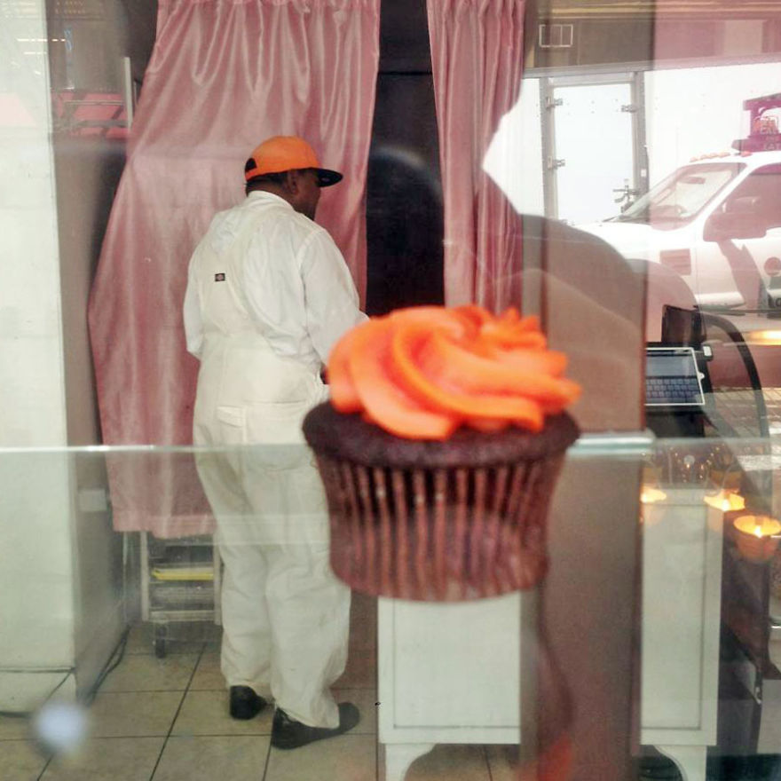 Life In New York Streets In Perfectly-Timed Photos From My iPhone