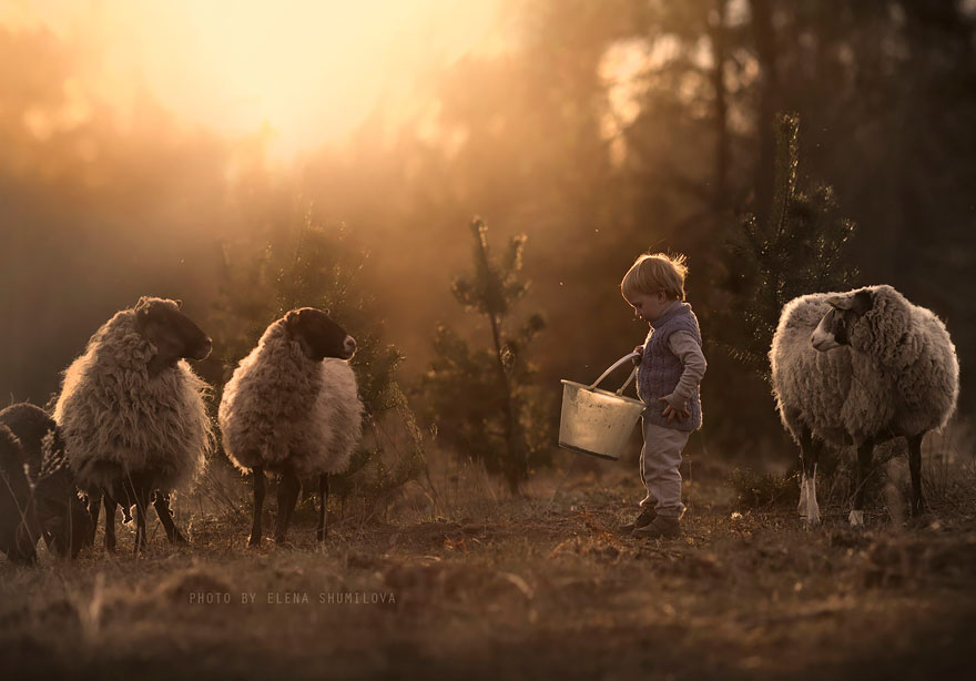 animal-children-photography-elena-shumilova-2-31 animal-children-photography-elena-shumilova-2-31