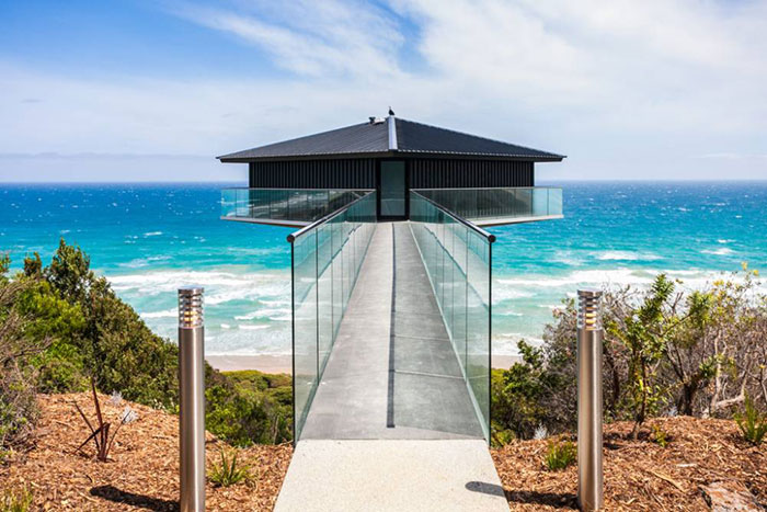 This Unbelievable House In Australia Seems To Float Above The Sea