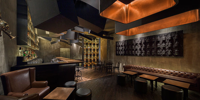 hidden-bar-behind-coke-vending-machine-flask-shanghai-1