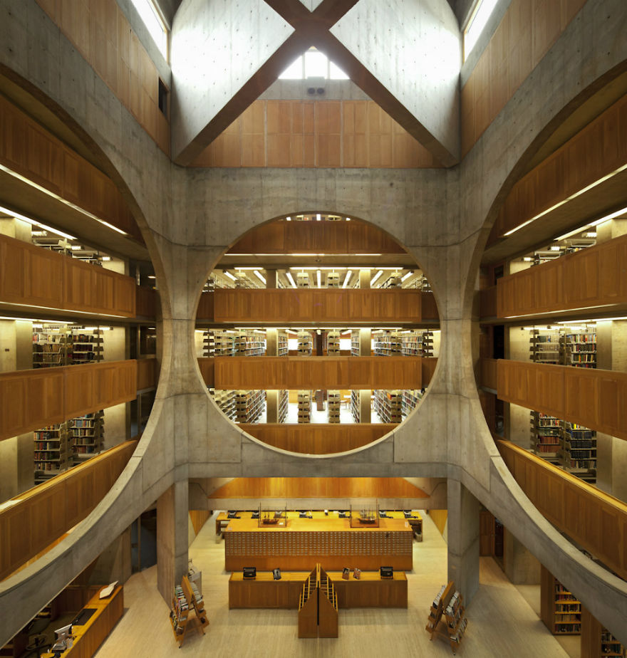 Phillips Exeter Academy Library, U.s. (architect Louis Kahn)