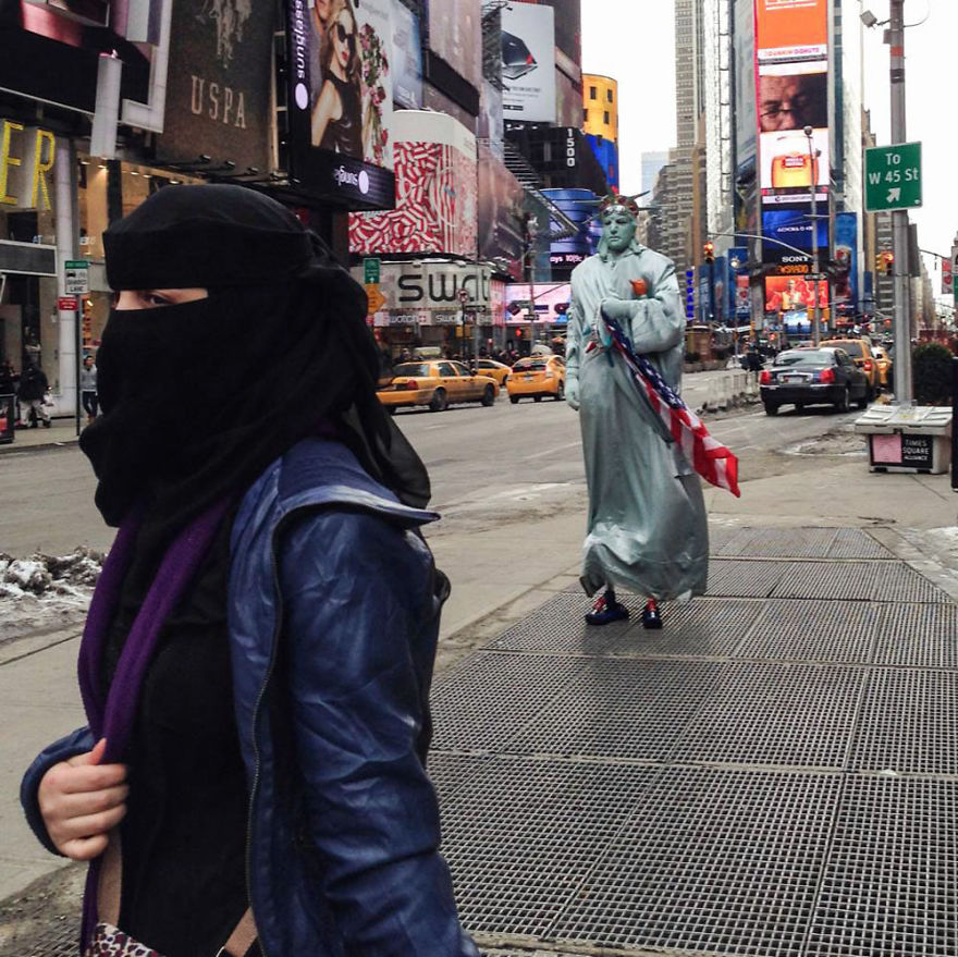 Life In New York Streets In Perfectly-Timed Photos From My iPhone