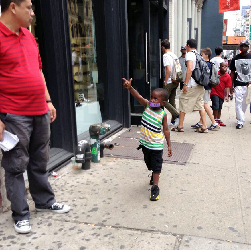 Life In New York Streets In Perfectly-Timed Photos From My iPhone