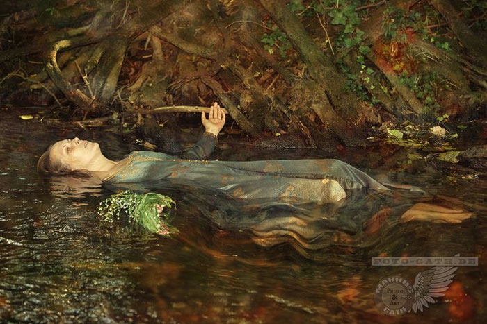 old-paintings-costume-reconstruction-darkdirndl-7