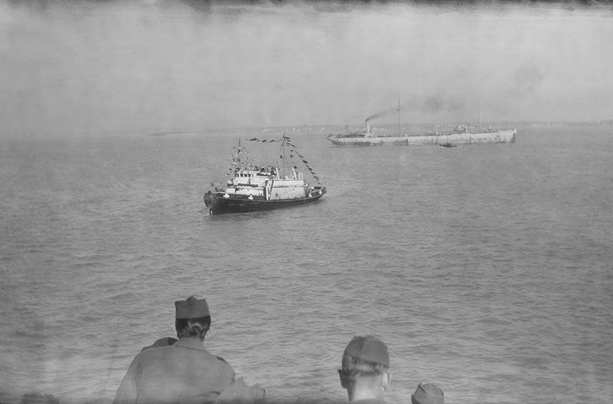 rescued-photo-film-project-world-war-2-soldier-levi-bettweiser-8 rescued-photo-film-project-world-war-2-soldier-levi-bettweiser-8