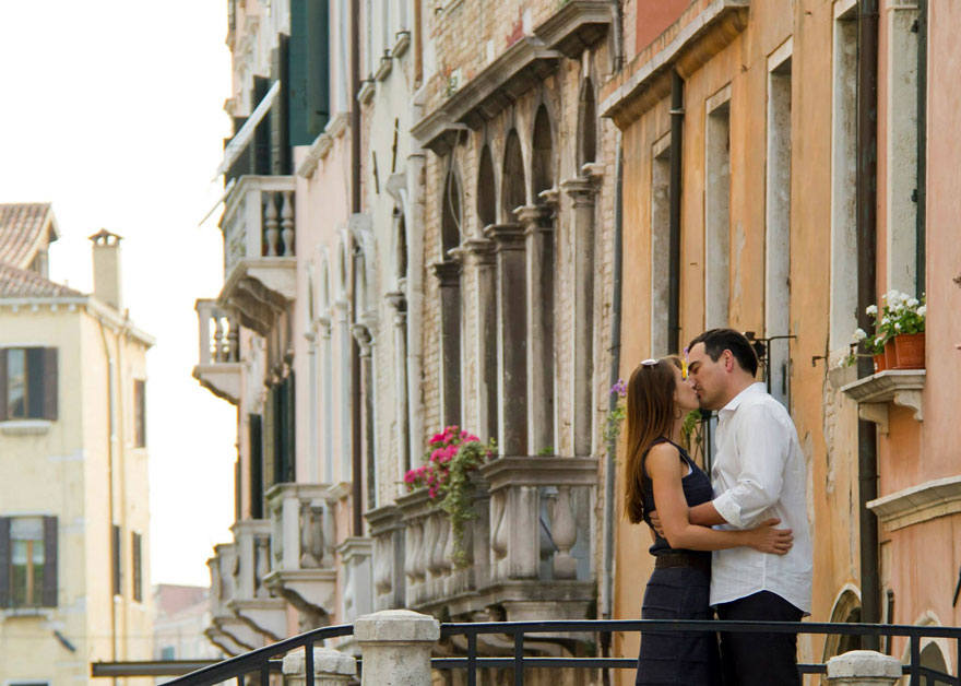 stock-images-photobombing-matt-vescovo-5 stock-images-photobombing-matt-vescovo-5