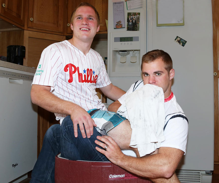 three-brothers-remake-childhood-photos-christmas-calendar-gift-15