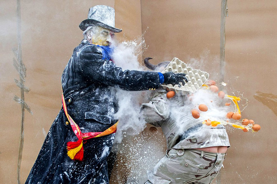 Els Enfarinats Festival Flour Fight (Spain)