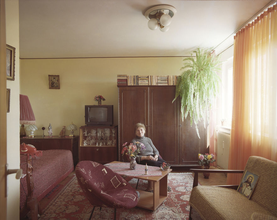 10 Identical Apartments, 10 Different Lives, Documented By Romanian Artist 10 Identical Apartments, 10 Different Lives, Documented By Romanian Artist