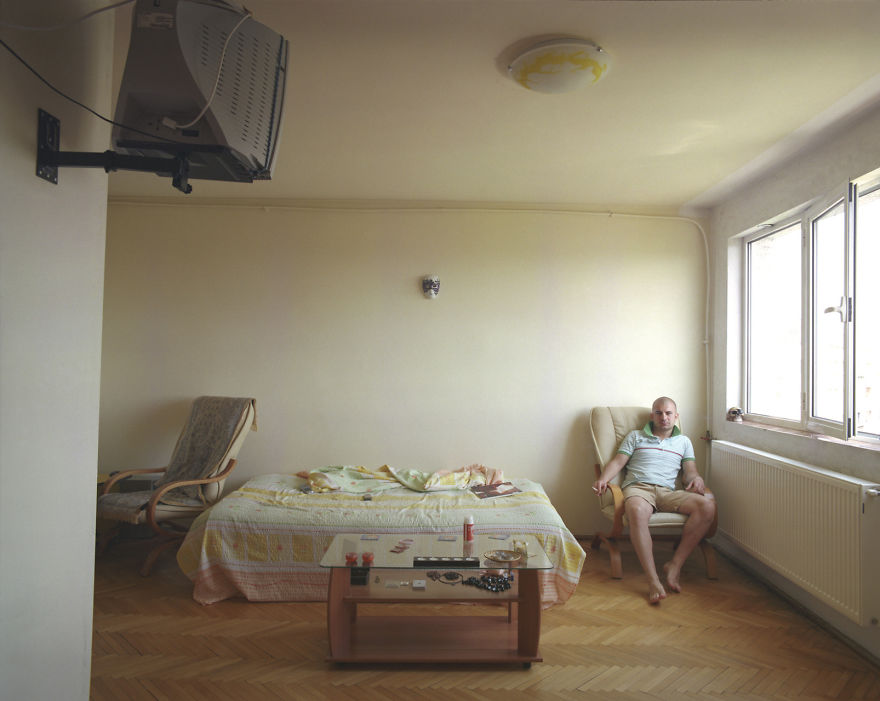 10 Identical Apartments, 10 Different Lives, Documented By Romanian Artist 10 Identical Apartments, 10 Different Lives, Documented By Romanian Artist