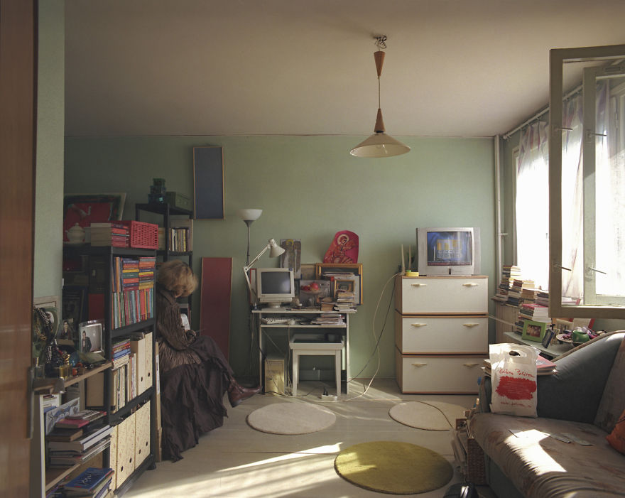 10 Identical Apartments, 10 Different Lives, Documented By Romanian Artist 10 Identical Apartments, 10 Different Lives, Documented By Romanian Artist