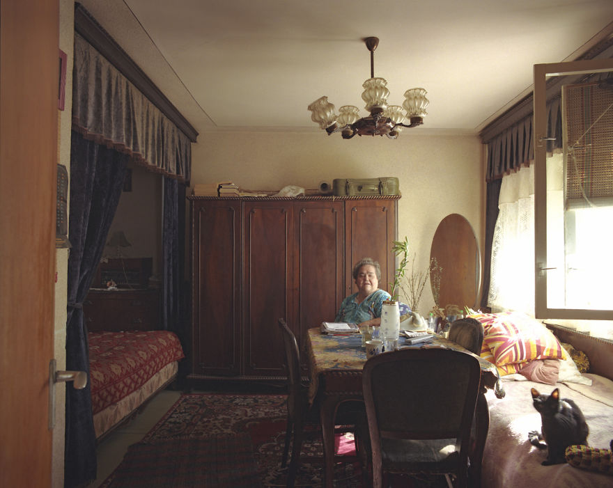 10 Identical Apartments, 10 Different Lives, Documented By Romanian Artist 10 Identical Apartments, 10 Different Lives, Documented By Romanian Artist