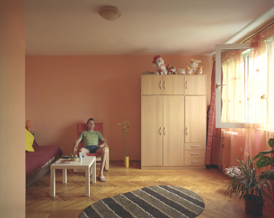 10 Identical Apartments, 10 Different Lives, Documented By Romanian Artist 10 Identical Apartments, 10 Different Lives, Documented By Romanian Artist