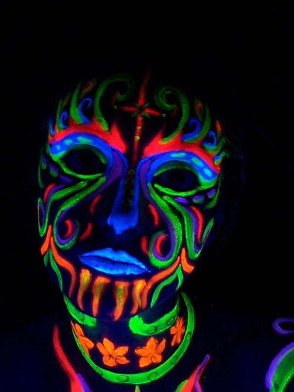 Black Light Reactive Neon Make-up With Black Light Necklace