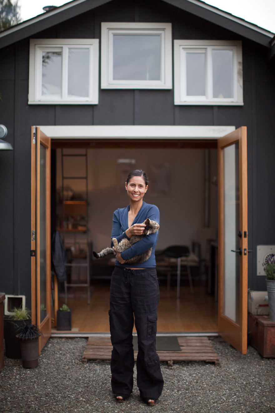 Designer Transformed An Old Garage Into A Cozy Mini House