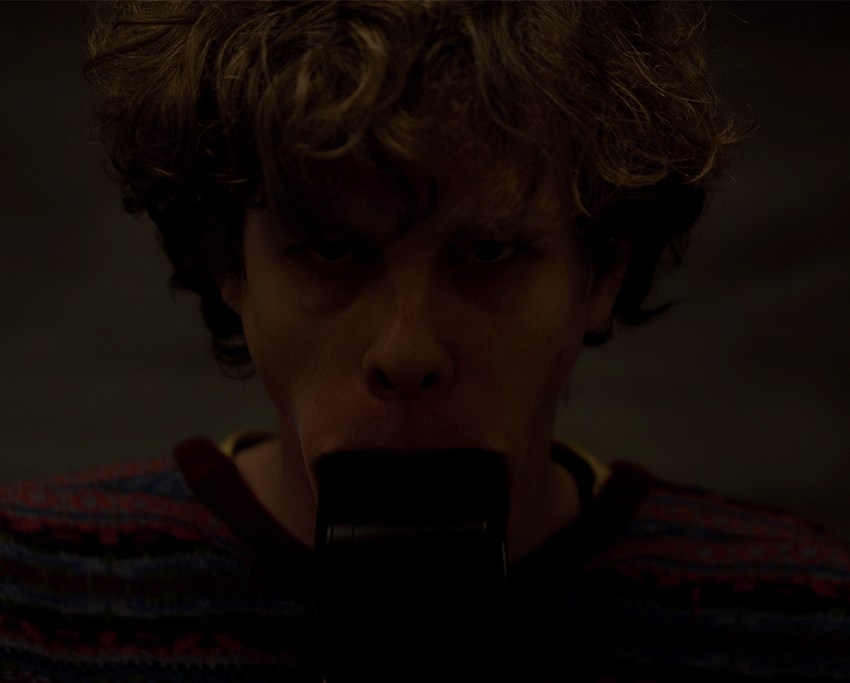 This Is What You Get When You Fire A Camera Flash Inside Someone&rsquo;s Mouth