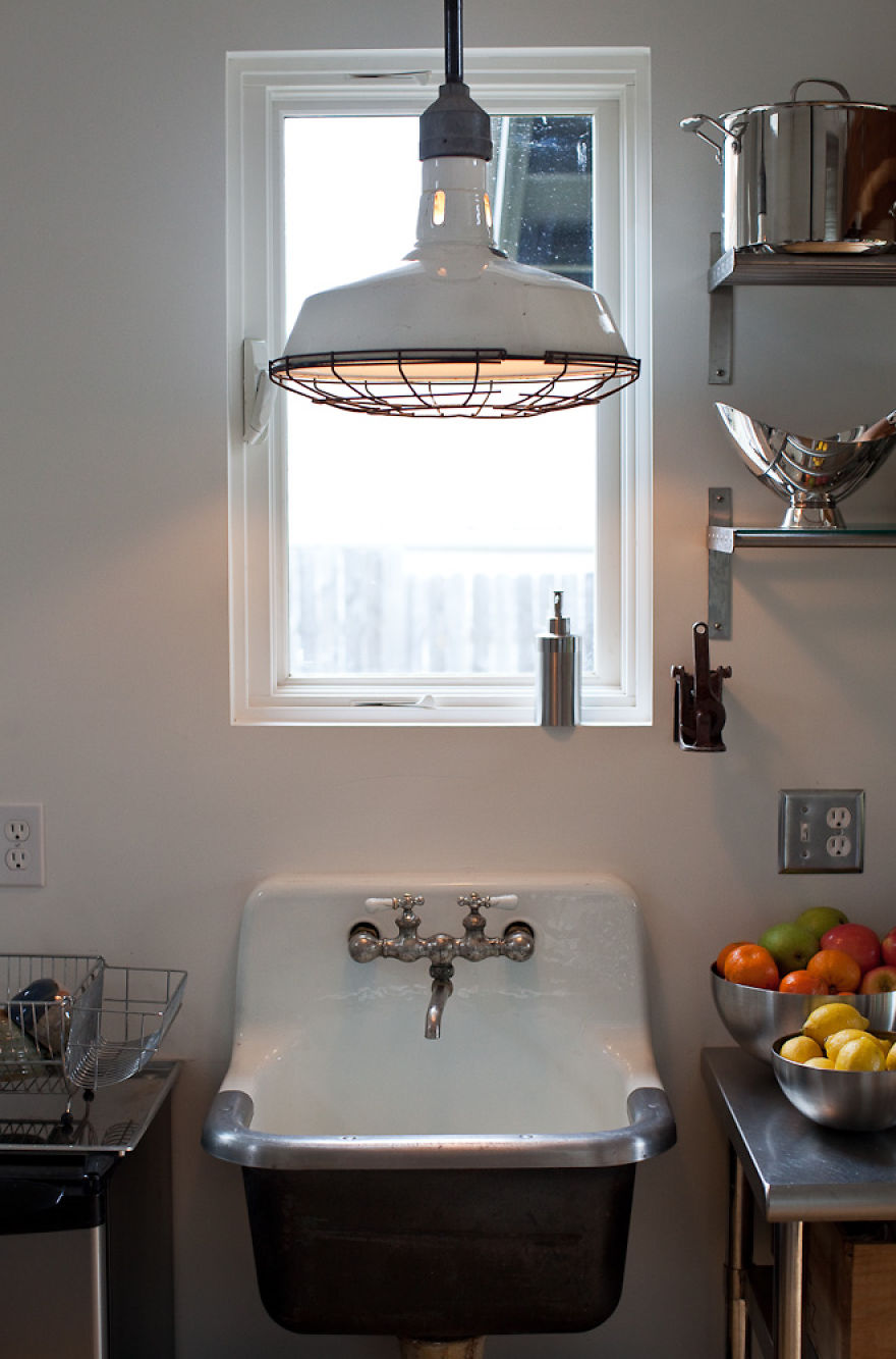 Designer Transformed An Old Garage Into A Cozy Mini House