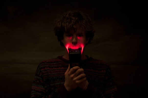 This Is What You Get When You Fire A Camera Flash Inside Someone&rsquo;s Mouth