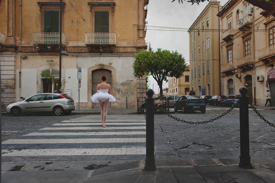 I Photograph A Ballerina's Daily Life To Show That Dancers Can Express Themselves Anywhere