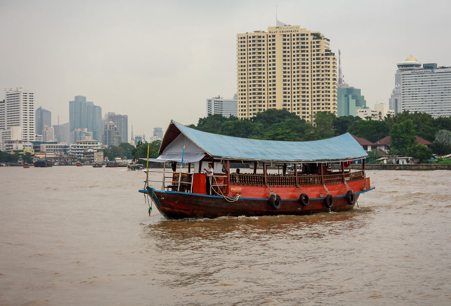 Бангкок река в городе. Чаупхрая Бангкок. Река Чаупхрая Таиланд. Река Чао Прайя Бангкок. Река Менам Чао Прая.