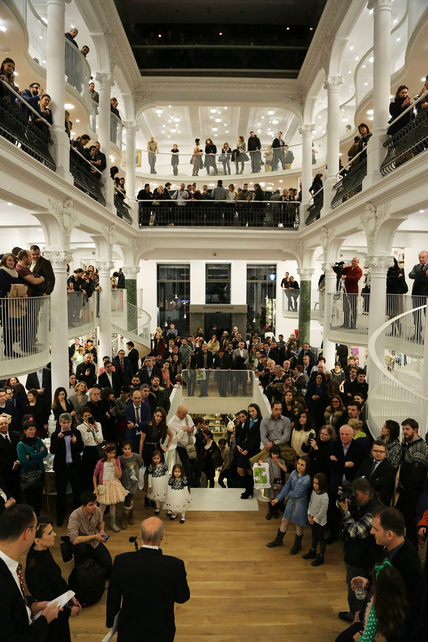 carousel-of-light-library-bucharest-11 carousel-of-light-library-bucharest-11