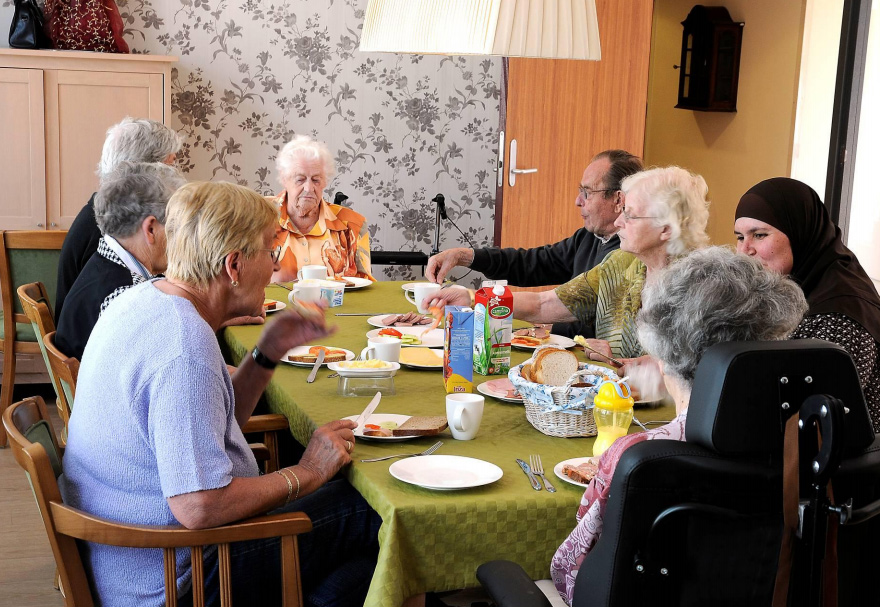 dementia-village-for-elderly-de-hogeweyk-19 dementia-village-for-elderly-de-hogeweyk-19