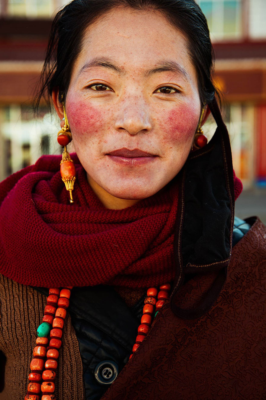 different-countries-women-portrait-photography-michaela-noroc-15-tibet-china different-countries-women-portrait-photography-michaela-noroc-15-tibet-china